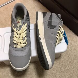 Nike Men's Gray and Cream Sneakers